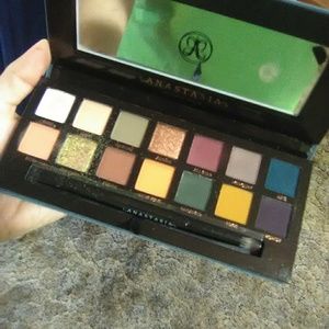 Subculture pallet, glow kit AND bundle